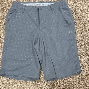 Under Armour Men's Polka Dot golf Shorts. 30 waist